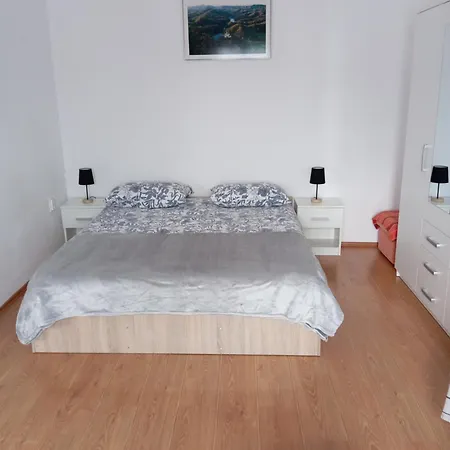 贝拉公寓 * 罗维尼